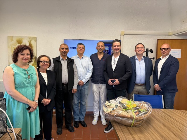 From Amman to Civitavecchia: Sharing Public Transport Experience